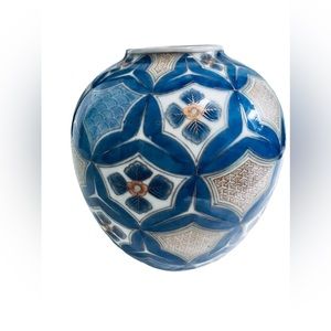 Vintage Japanese Kazan Kiln Porcelain Blue Patterned Vase